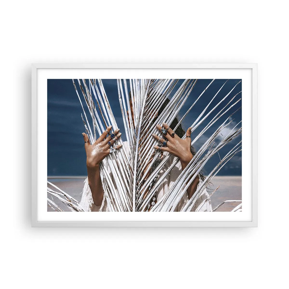 Poster in einem weißen Rahmen - Das Mädchen des Schamanen? - 70x50 cm