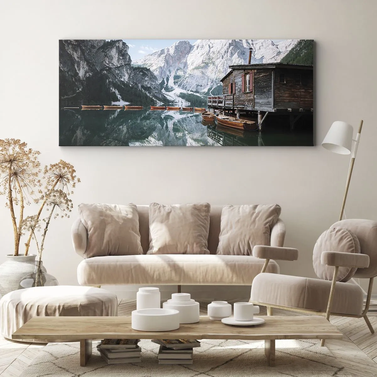Bild auf Leinwand - Leinwandbild - Ein Holzhaus an einem ruhigen Bergsee - 160x50cm - Kristallklarer Bergmorgen - Moderne Wanddekoration für Wohnzimmer und Schlafzimmer ARTTOR