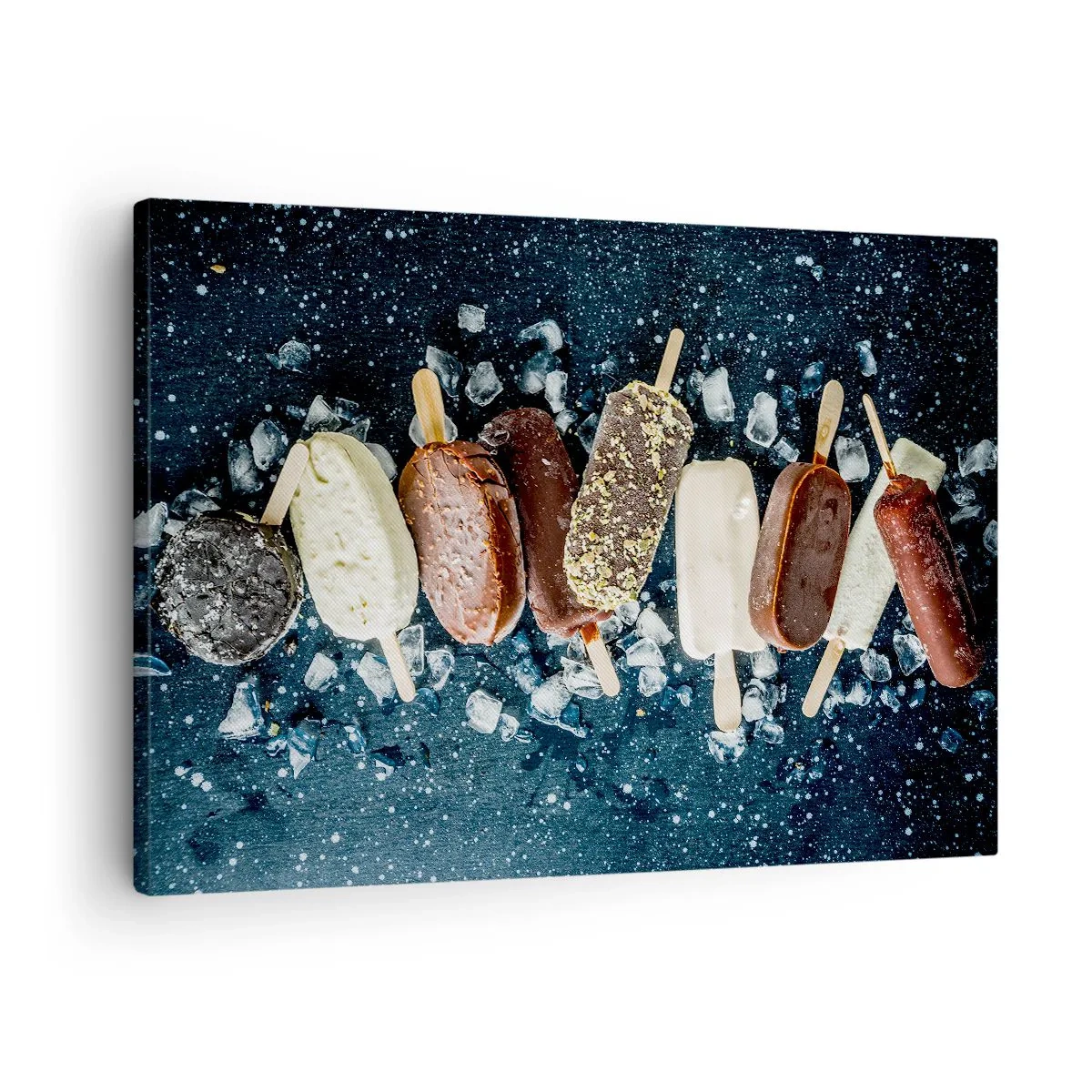 Bild auf Leinwand - Leinwandbild - Bunte Eislutscher auf Eis mit dunklem Hintergrund angeordnet - 70x50cm - Geschmack des heißen Sommers - Moderne Wanddekoration für Wohnzimmer und Schlafzimmer ARTTOR