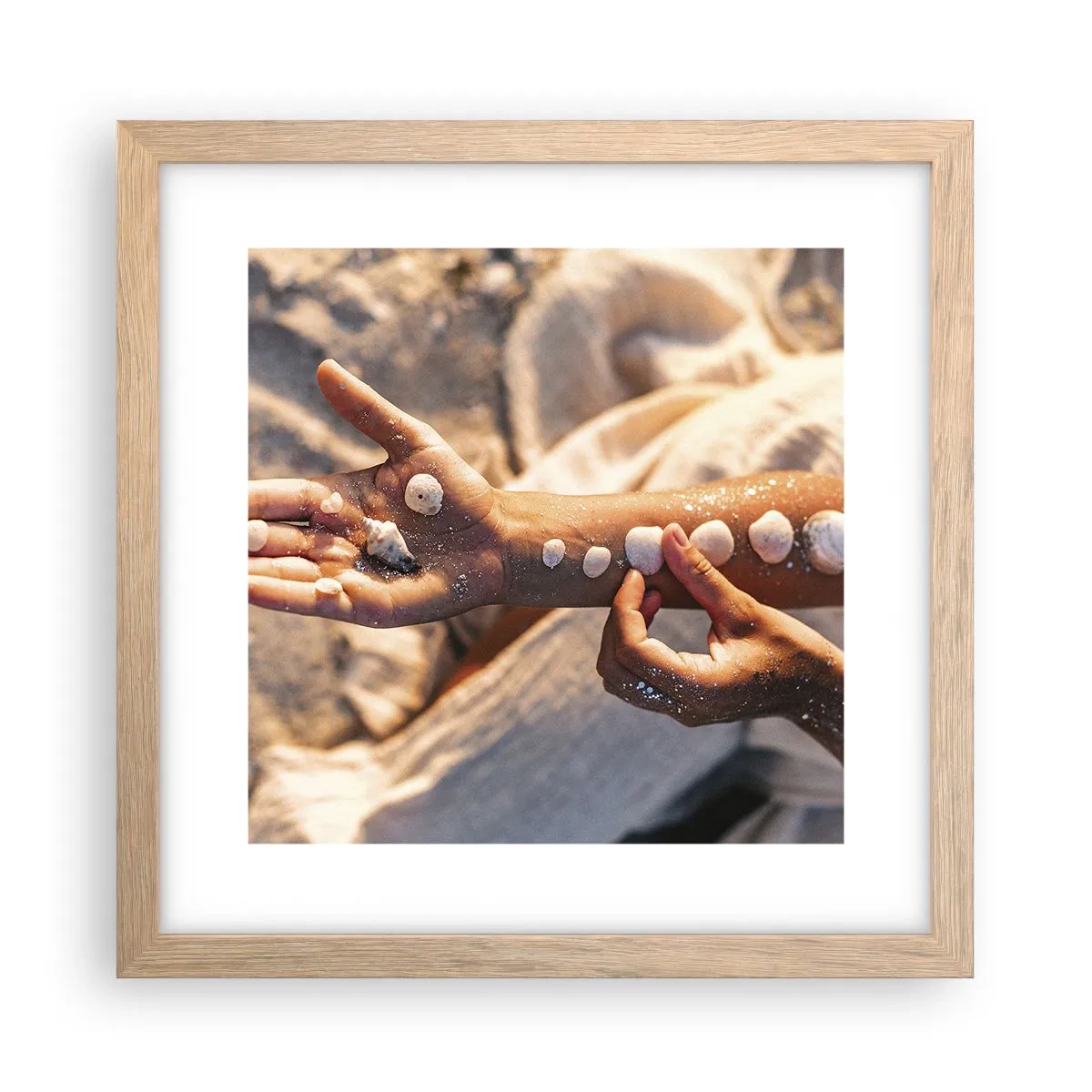 Poster in einem Rahmen aus heller Eiche - Schönheit an Ihren Fingerspitzen - 30x30 cm