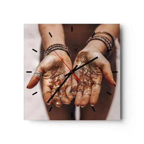 Wanduhr - Glasuhr - Nahaufnahme von Händen mit Glitzer in warmen Farbtönen - 30x30cm - Ein Geschenk für dich - Moderne Wanddekoration für Wohnzimmer und Schlafzimmer ARTTOR