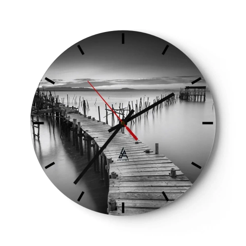 Wanduhr - Glasuhr - Ein schwarz-weißer Holzsteg führt zu ruhigem Wasser - 30x30cm - Der Frieden eines vergessenen Ufers - Moderne Wanddekoration für Wohnzimmer, Küche und Schlafzimmer ARTTOR