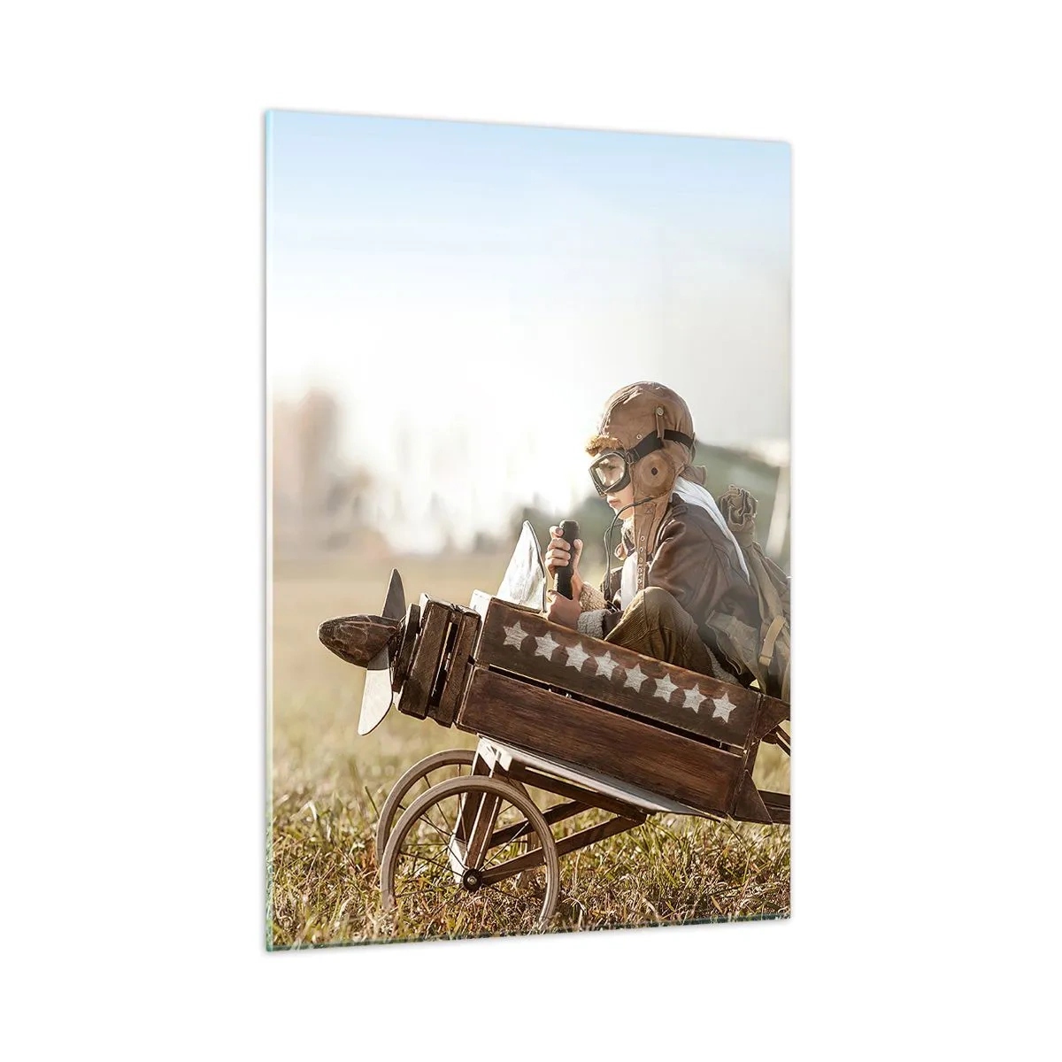Glasbild - Bild auf glas - Ein Kind in einem Holzflugzeug, das in Fliegerkleidung vorgibt, ein Pilot zu sein. - 50x70cm - Start in Richtung eines Traums - Moderne Wanddekoration für Wohnzimmer und Schlafzimmer ARTTOR