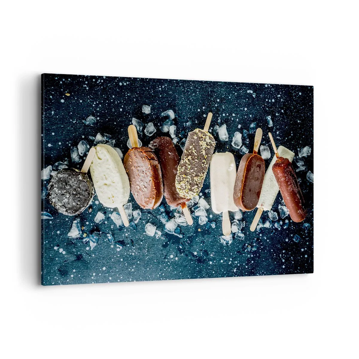 Bild auf Leinwand - Leinwandbild - Bunte Eislutscher auf Eis mit dunklem Hintergrund angeordnet - 120x80cm - Geschmack des heißen Sommers - Moderne Wanddekoration für Wohnzimmer und Schlafzimmer ARTTOR