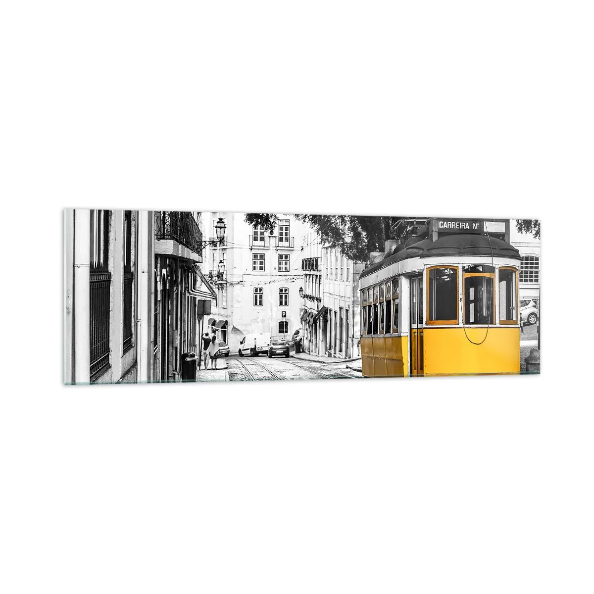 Glasbild - Bild auf glas - Eine gelbe Straßenbahn vor dem Hintergrund einer schwarz-weißen Straße - 160x50cm - Und Fado im Hintergrund - Moderne Wanddekoration für Wohnzimmer und Schlafzimmer ARTTOR
