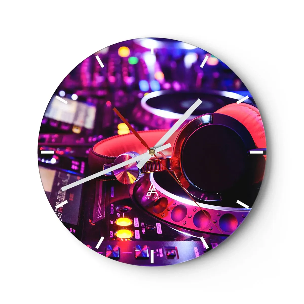 Wanduhr - Glasuhr - DJ-Kopfhörer auf einer Konsole mit Neonbeleuchtung - 30x30cm - Bevor der Spaß beginnt - Moderne Wanddekoration für Wohnzimmer, Küche und Schlafzimmer ARTTOR