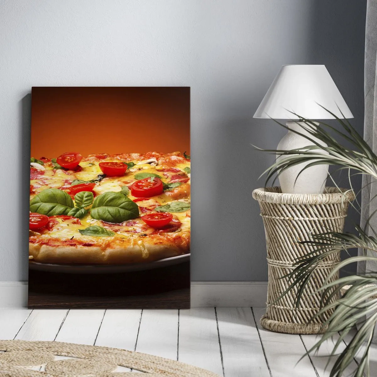 Bild auf Leinwand - Leinwandbild - Pizza mit Tomaten und Basilikum auf einem Holztisch - 70x100cm - Mamma Mia! - Moderne Wanddekoration für Wohnzimmer und Schlafzimmer ARTTOR