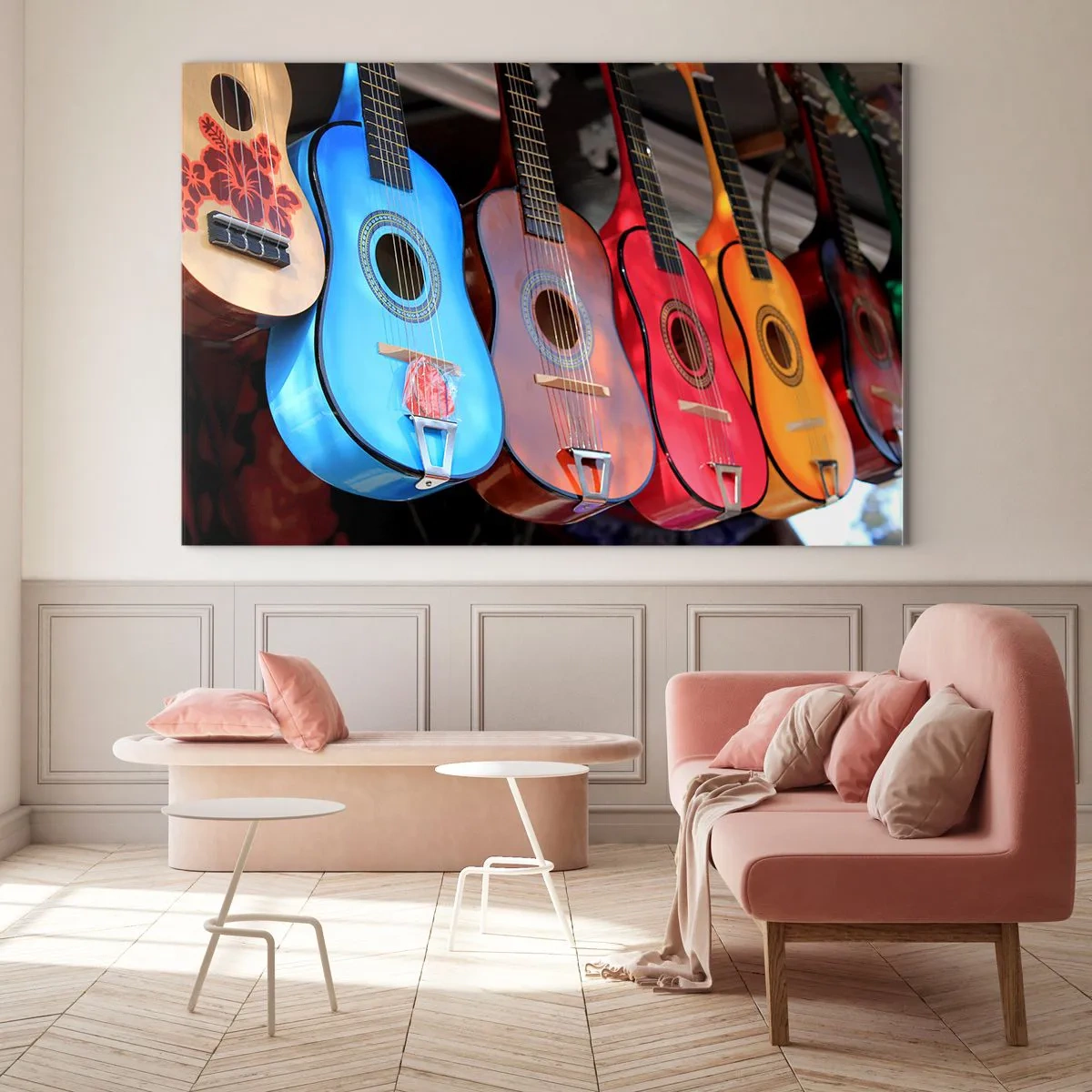 Glasbild - Bild auf glas - Bunte Gitarren hängen in einer Reihe auf dem Display - 70x50cm - Lateinische Atmosphäre - Moderne Wanddekoration für Wohnzimmer und Schlafzimmer ARTTOR