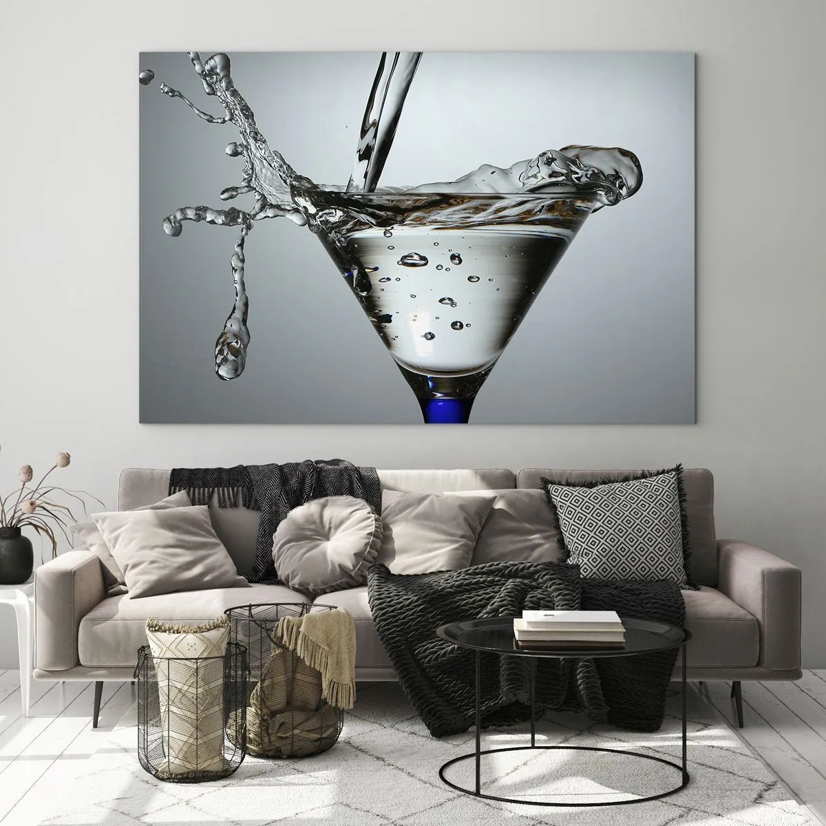 Glasbild - Bild auf glas - Flüssigkeit in einem Martini-Glas spritzt vor grauem Hintergrund - 120x80cm - Am Rand der Tasse - Moderne Wanddekoration für Wohnzimmer und Schlafzimmer ARTTOR
