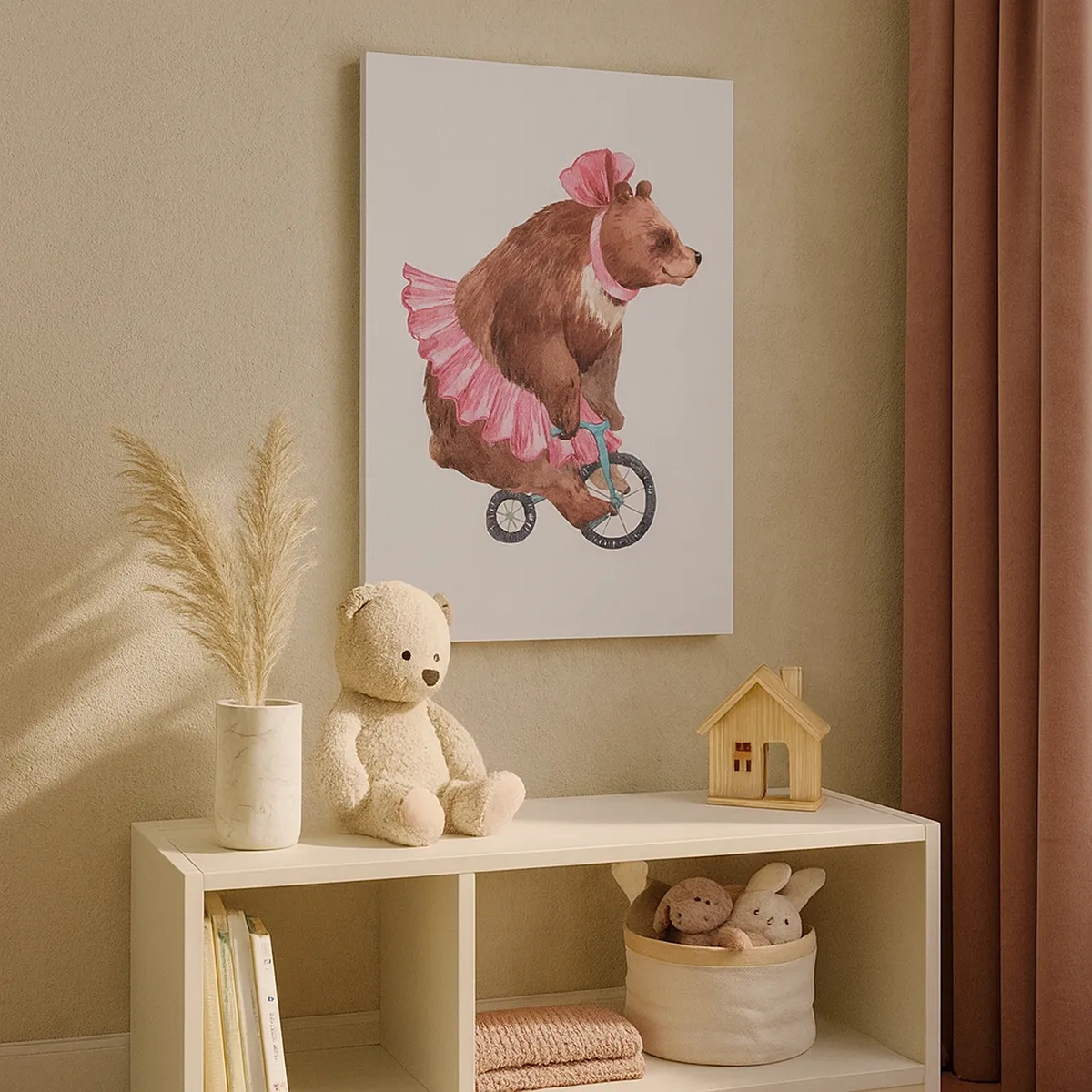 Bild auf Leinwand - Leinwandbild - Ein Teddybär im rosa Rock auf einem Fahrrad im Retro-Stil - 50x70cm - Was für ein Affentheater! - Moderne Wanddekoration für Wohnzimmer und Schlafzimmer ARTTOR