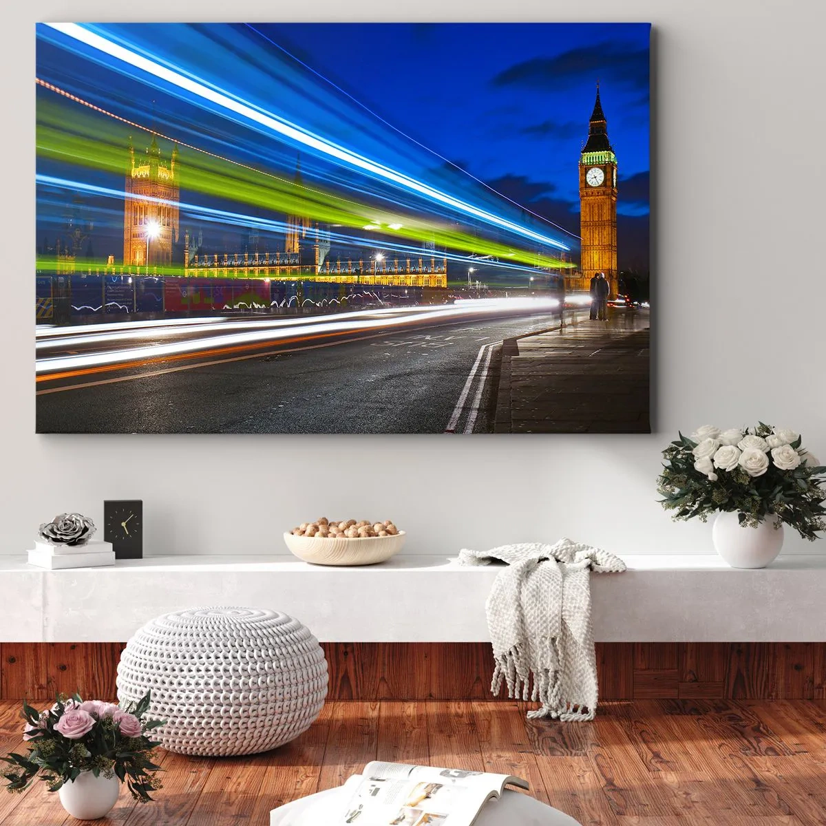 Bild auf Leinwand - Leinwandbild - Big Ben bei Nacht mit der Wirkung von Lichtern im Straßenverkehr - 100x70cm - Unter den wachsamen Augen von Big Ben - Moderne Wanddekoration für Wohnzimmer und Schlafzimmer ARTTOR