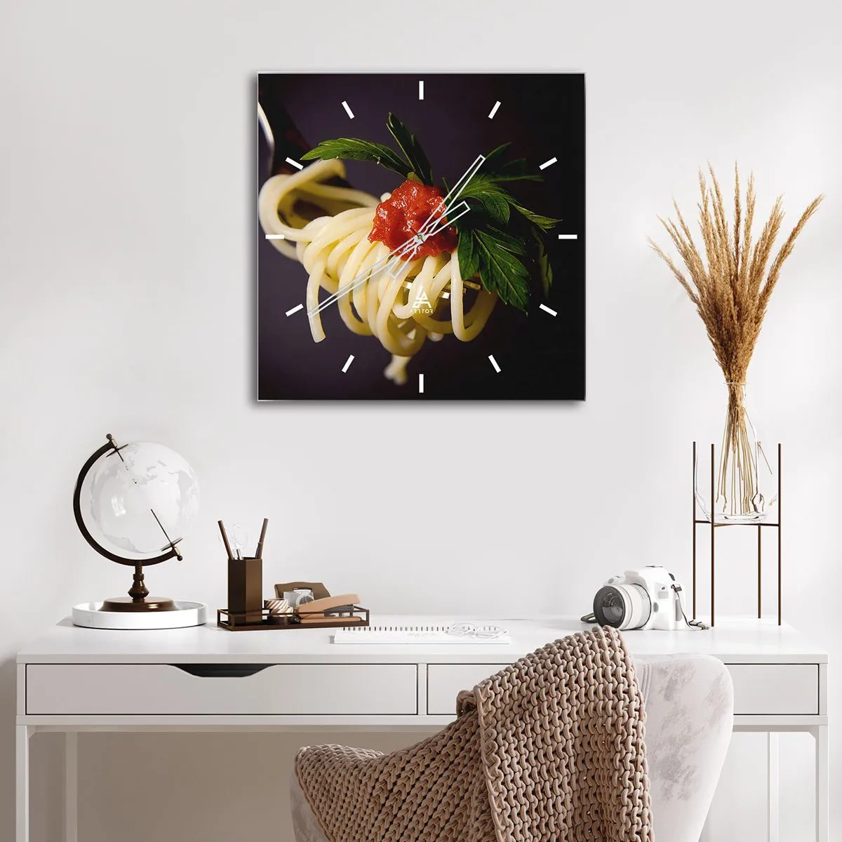 Wanduhr - Glasuhr - Spaghetti auf einer Gabel mit Tomatensauce und Petersilie - 30x30cm - Ein leckerer Bissen - Moderne Wanddekoration für Wohnzimmer und Schlafzimmer ARTTOR