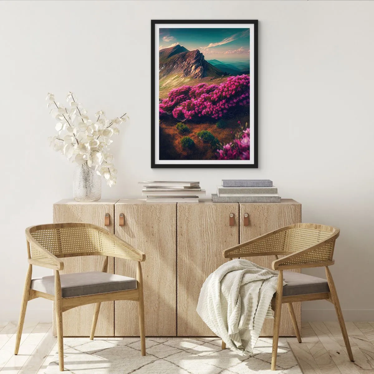 Poster in einem schwarzem Rahmen - Berglandschaft mit blühenden Rhododendren - 50x70cm - Sommer in den Bergen - Moderne Wanddekoration für Wohnzimmer und Schlafzimmer ARTTOR