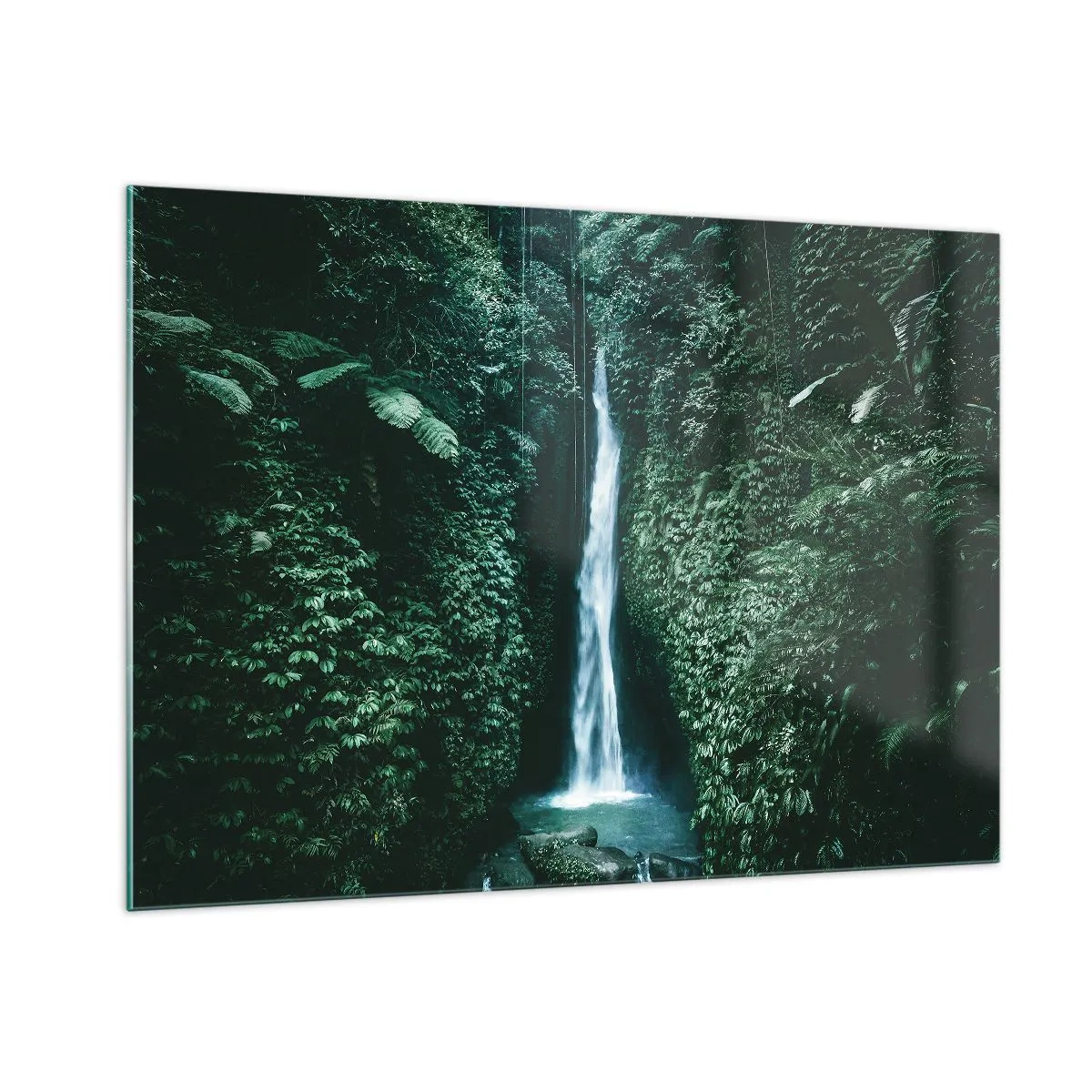 Glasbild - Bild auf glas - Ein Wasserfall inmitten dichter tropischer Vegetation - 100x70cm - Tropisches Spa - Moderne Wanddekoration für Wohnzimmer und Schlafzimmer ARTTOR