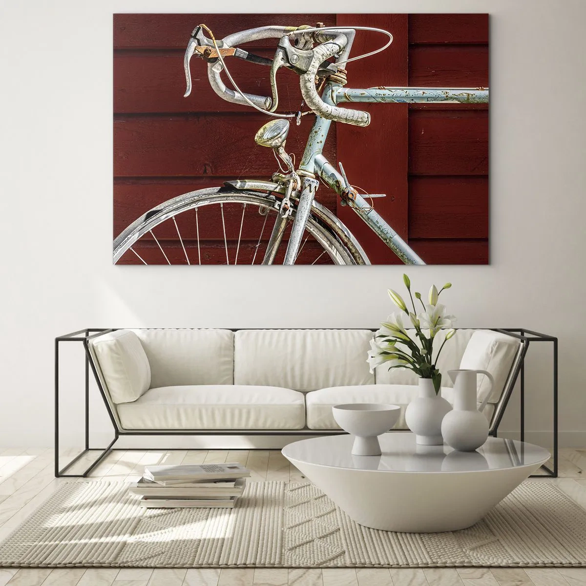 Glasbild - Bild auf glas - Ein altes Rennrad aus den 1970er Jahren vor einer roten Holzwand - 70x50cm - Geschaffen um zu siegen - Moderne Wanddekoration für Wohnzimmer und Schlafzimmer ARTTOR