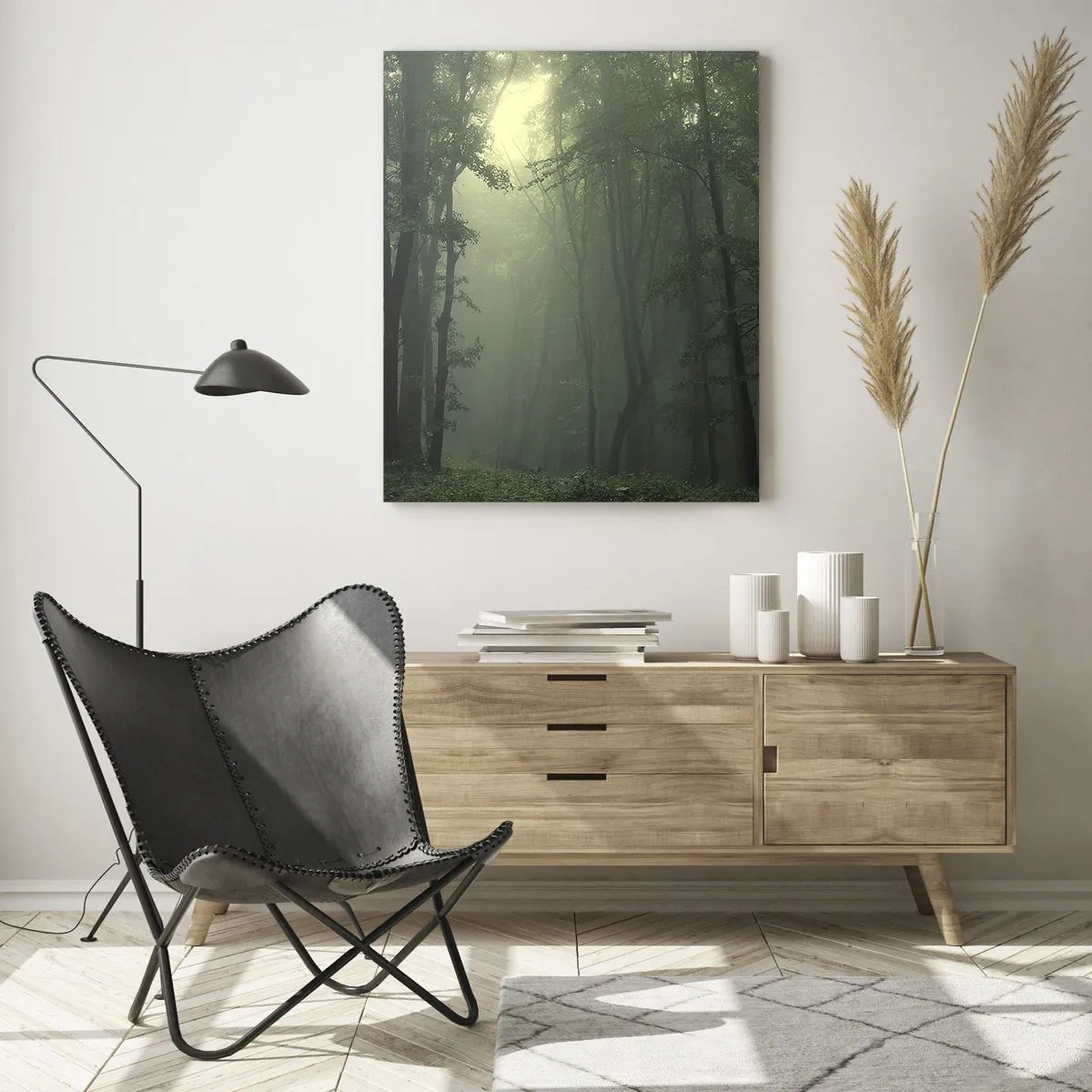 Glasbild - Bild auf glas - Ein grüner Wald am Morgen, eingehüllt in einen zarten Nebel - 80x120cm - Bevor er aufwacht - Moderne Wanddekoration für Wohnzimmer und Schlafzimmer ARTTOR