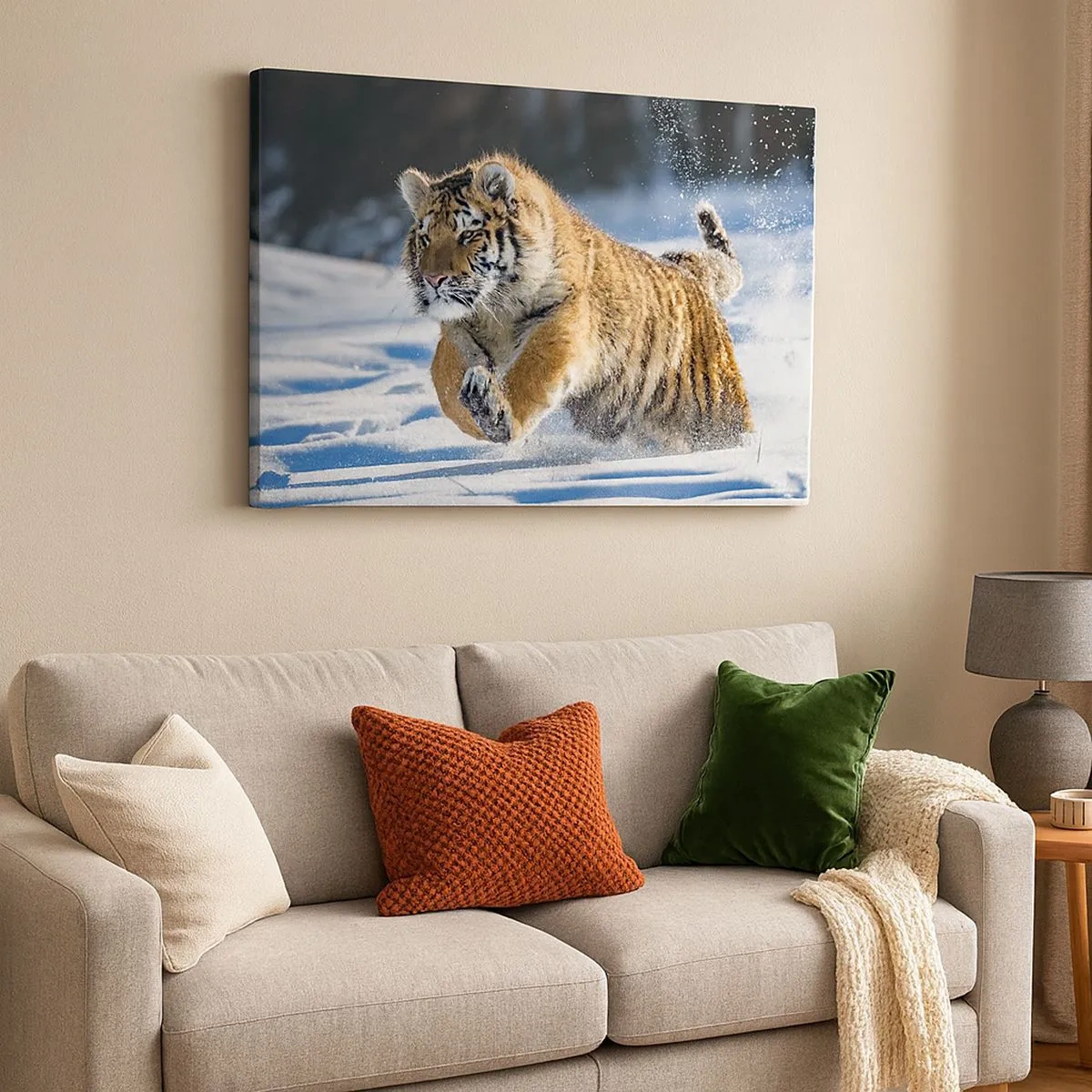 Bild auf Leinwand - Leinwandbild - Ein sibirischer Tiger läuft in einer verschneiten Landschaft - 70x50cm - Gott der sibirischen Taiga - Moderne Wanddekoration für Wohnzimmer und Schlafzimmer ARTTOR