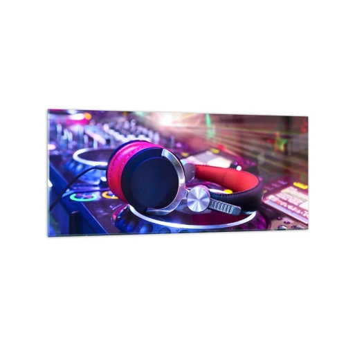 Glasbild - Bild auf glas - DJ-Kopfhörer auf einer Konsole, die von Scheinwerfern auf einer Party beleuchtet wird - 120x50cm - Es wird, es wird passieren - Moderne Wanddekoration für Wohnzimmer und Schlafzimmer ARTTOR