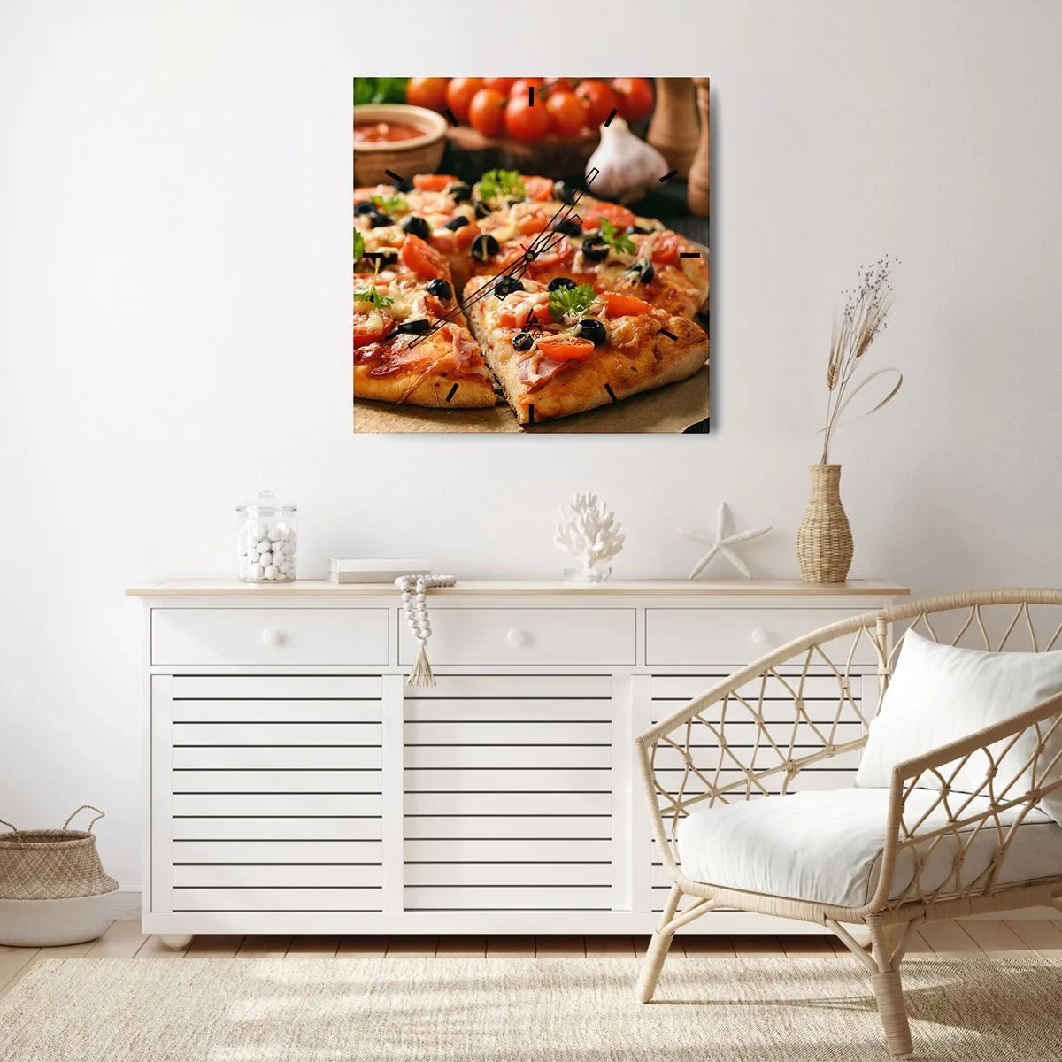 Wanduhr - Glasuhr - Pizza mit Tomaten, Oliven und frischen Kräutern auf dem Tisch - 30x30cm - Du bist schon wieder davongekommen - Moderne Wanddekoration für Wohnzimmer und Schlafzimmer ARTTOR
