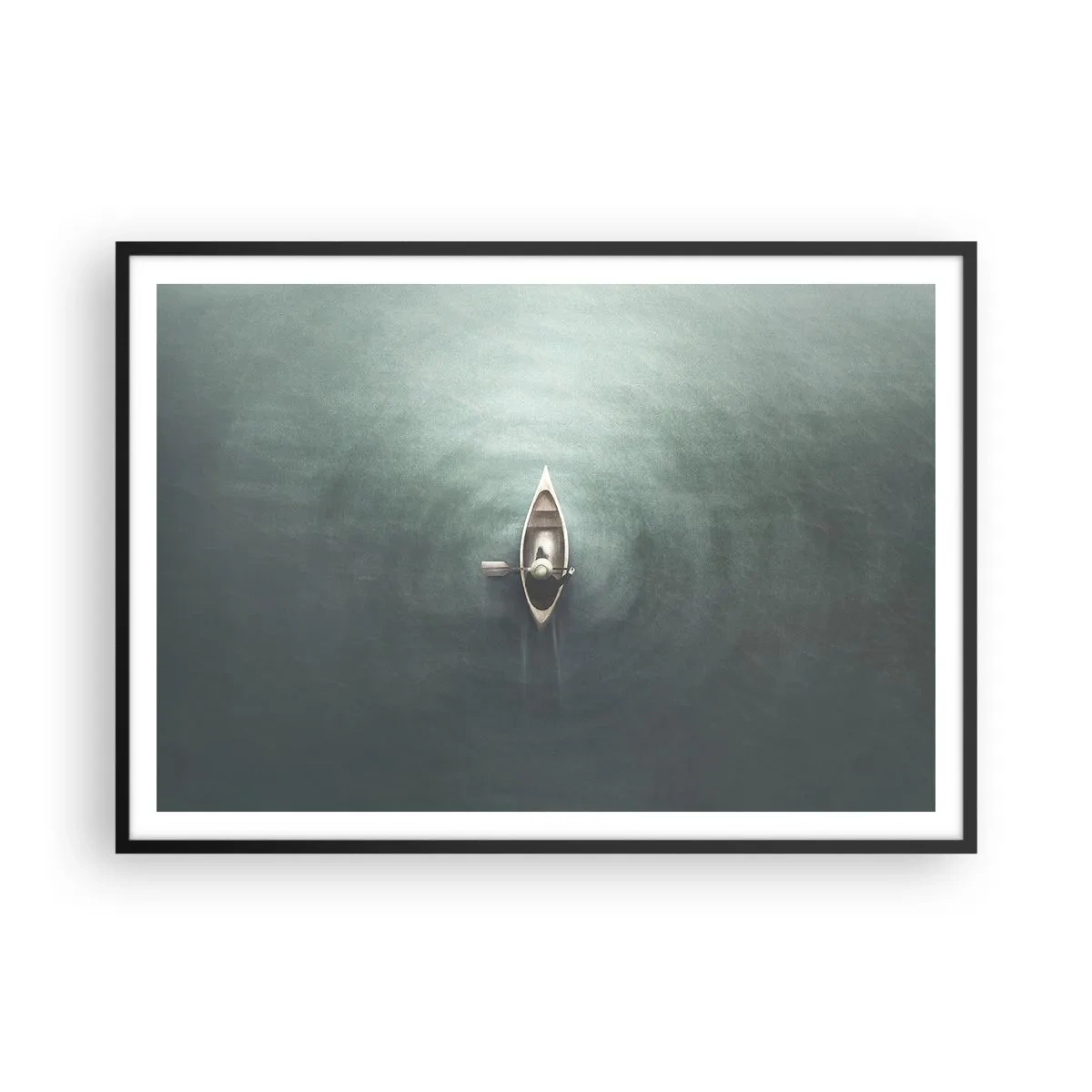 Poster in einem schwarzem Rahmen - Ein einsames Boot auf ruhigem Wasser in minimalistischer Umgebung - 100x70cm - Durch den Mondsee - Moderne Wanddekoration für Wohnzimmer und Schlafzimmer ARTTOR