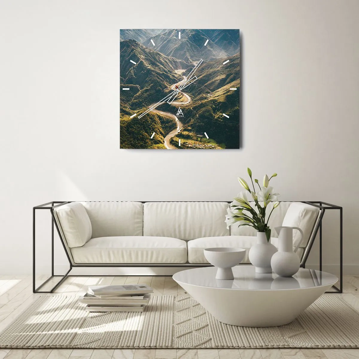 Wanduhr - Glasuhr - Eine Berglandschaft mit einer kurvenreichen Straße zwischen grünen Hügeln - 30x30cm - Direkt aus dem Herzen der Berge - Moderne Wanddekoration für Wohnzimmer und Schlafzimmer ARTTOR