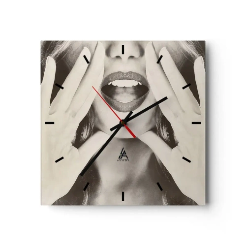 Wanduhr - Glasuhr - Schwarz-Weiß-Porträt einer Frau mit ausdrucksstarken Lippen und Händen - 30x30cm - Ich komme schon! - Moderne Wanddekoration für Wohnzimmer und Schlafzimmer ARTTOR