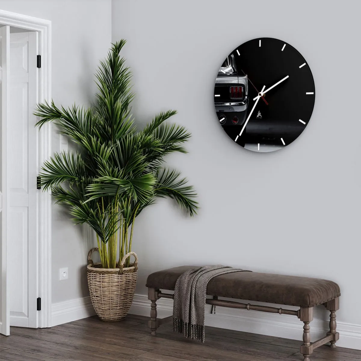 Wanduhr - Glasuhr - Das Heck eines Oldtimers in stylischem Schwarz und Silber - 30x30cm - Charme des Klassikers - Moderne Wanddekoration für Wohnzimmer, Küche und Schlafzimmer ARTTOR