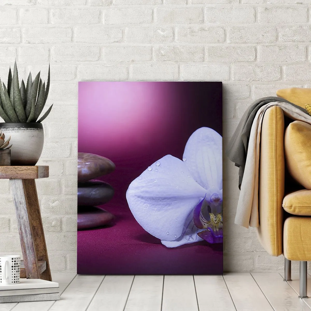 Bild auf Leinwand - Leinwandbild - Weiße Orchidee und Steine auf rosa Hintergrund - 70x100cm - Eine Studie der Frische in Lila - Moderne Wanddekoration für Wohnzimmer und Schlafzimmer ARTTOR