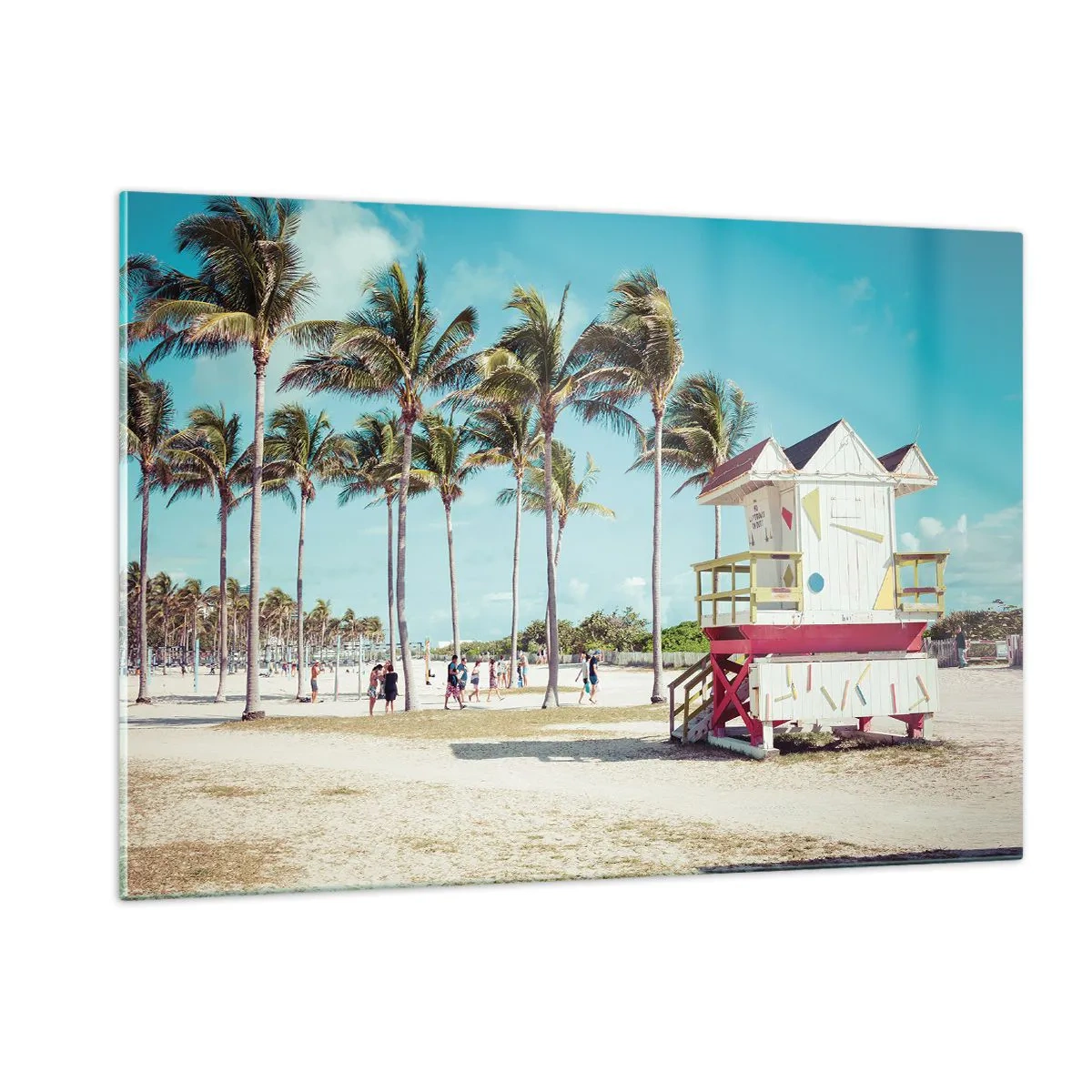 Glasbild - Bild auf glas - Ein Strand mit Palmen und einem Rettungsschwimmerturm an einem sonnigen Tag - 120x80cm - Dir steht ein schöner Tag bevor - Moderne Wanddekoration für Wohnzimmer und Schlafzimmer ARTTOR