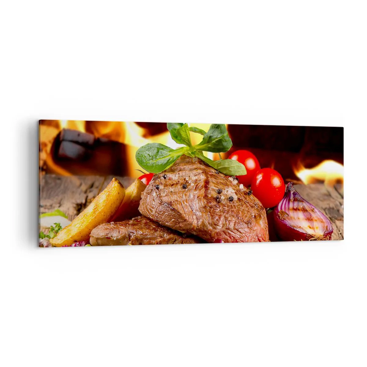 Bild auf Leinwand - Leinwandbild - Gegrilltes Steak mit Beilagen vor dem Hintergrund der Flammen - 140x50cm - Von Hitze gezaubert - Moderne Wanddekoration für Wohnzimmer und Schlafzimmer ARTTOR