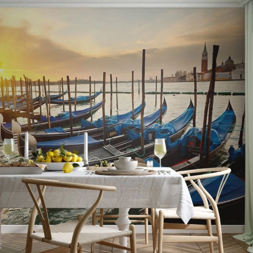 Selbstklebende Fototapete Deluxe Sticker - Bevor das Summen kommt - Venedig, Stadt, Die Architektur - 250x175 cm