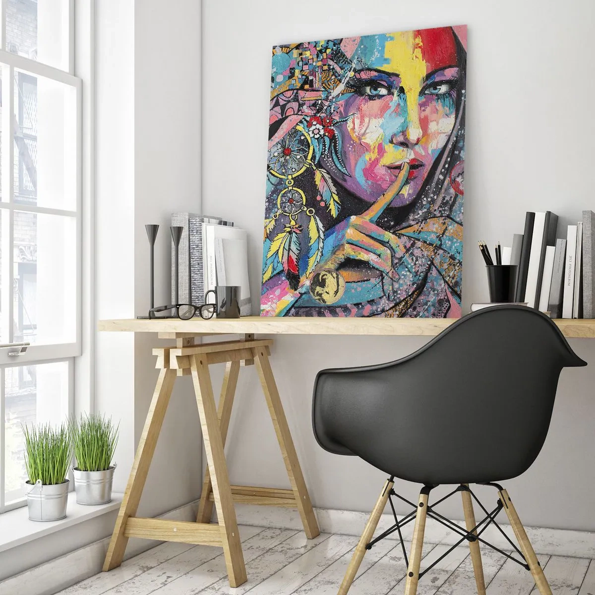 Glasbild - Bild auf glas - Farbenfrohes Frauenporträt mit ethnischen Motiven und Federn - 50x70cm - Sei still, bis du verstehst - Moderne Wanddekoration für Wohnzimmer und Schlafzimmer ARTTOR
