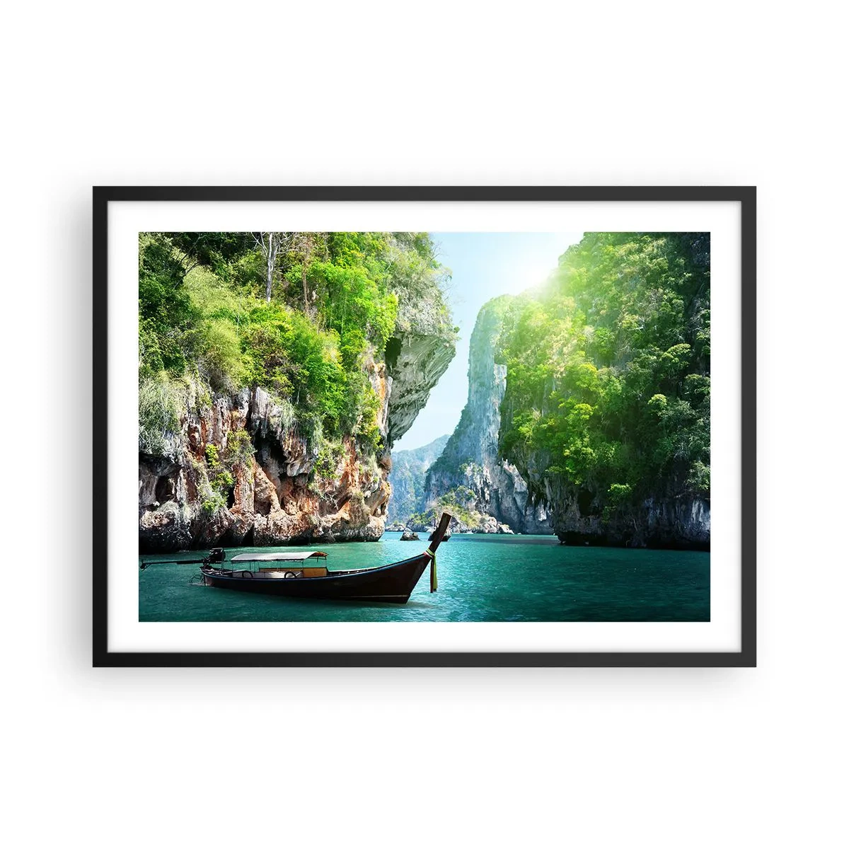Poster in einem schwarzem Rahmen - Ein traditionelles Boot vor der Kulisse tropischer Klippen und türkisfarbenem Wasser - 70x50cm - Eine Einladung zu einer exotischen Reise - Moderne Wanddekoration für Wohnzimmer und Schlafzimmer ARTTOR