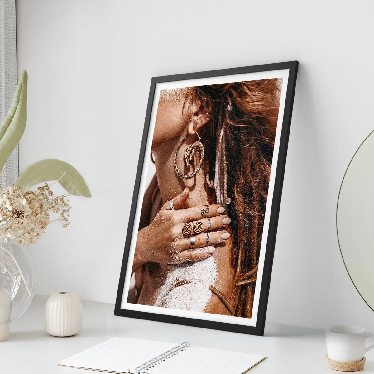 Poster in einem schwarzem Rahmen - Königin des wilden Strandes - 30x40 cm
