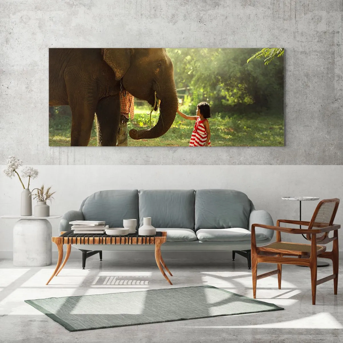 Glasbild - Bild auf glas - Ein Mädchen in einem roten Kleid berührt einen Elefanten im Wald. - 120x50cm - Die Stärke der Freundschaft - Moderne Wanddekoration für Wohnzimmer und Schlafzimmer ARTTOR
