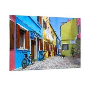 Glasbild - Bild auf glas - Eine bunte Straße mit Fahrrädern und dekorierten Häusern - 120x80cm - Pastell, süße Gasse - Moderne Wanddekoration für Wohnzimmer und Schlafzimmer ARTTOR