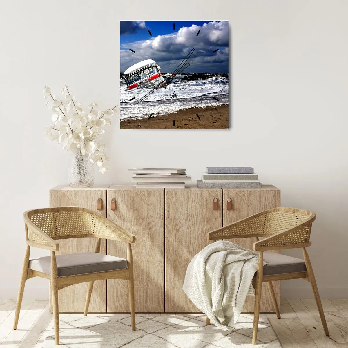 Wanduhr - Glasuhr - Ein versunkener Bus am Strand inmitten von Wellen und rauer See - 30x30cm - Und was stehst du so erstaunt? - Moderne Wanddekoration für Wohnzimmer und Schlafzimmer ARTTOR
