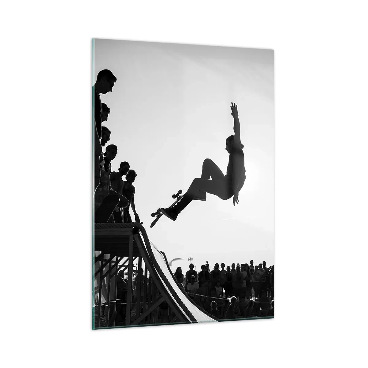 Glasbild - Bild auf glas - Schwarz-weißer Skater in der Luft - 50x70cm - Helden und Zuschauer - Moderne Wanddekoration für Wohnzimmer und Schlafzimmer ARTTOR