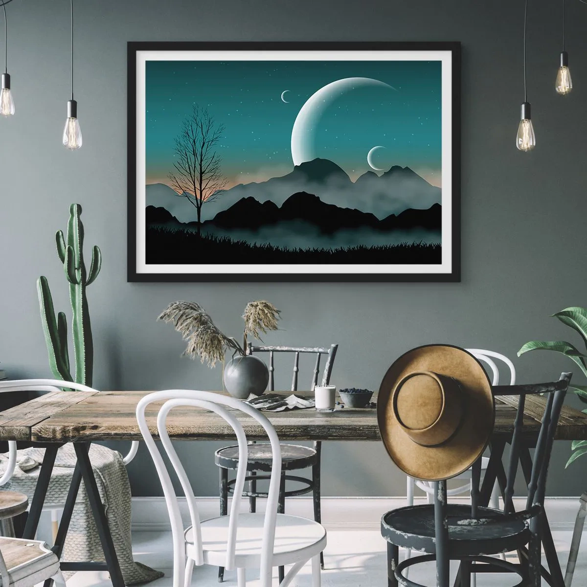 Poster in einem schwarzem Rahmen - Neblige Berge mit dem Mond und einem einsamen Baum - 70x50cm - Karneval in der Sternenacht - Moderne Wanddekoration für Wohnzimmer und Schlafzimmer ARTTOR