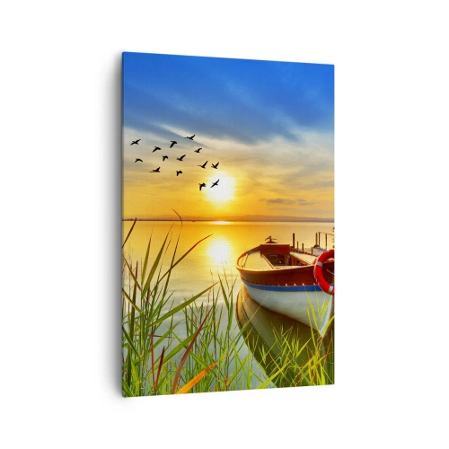 Bild auf Leinwand - Leinwandbild - Ein Boot am Ufer eines Sees bei Sonnenuntergang - 70x100cm - Die Kormorane fliegen schon weg - Moderne Wanddekoration für Wohnzimmer und Schlafzimmer ARTTOR