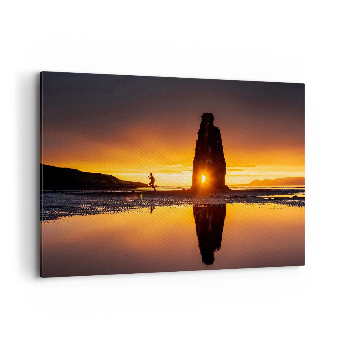 Bild auf Leinwand - Leinwandbild - Person läuft bei Sonnenuntergang am Strand mit Felsformation - 120x80cm - Nur du und die Natur - Moderne Wanddekoration für Wohnzimmer und Schlafzimmer ARTTOR