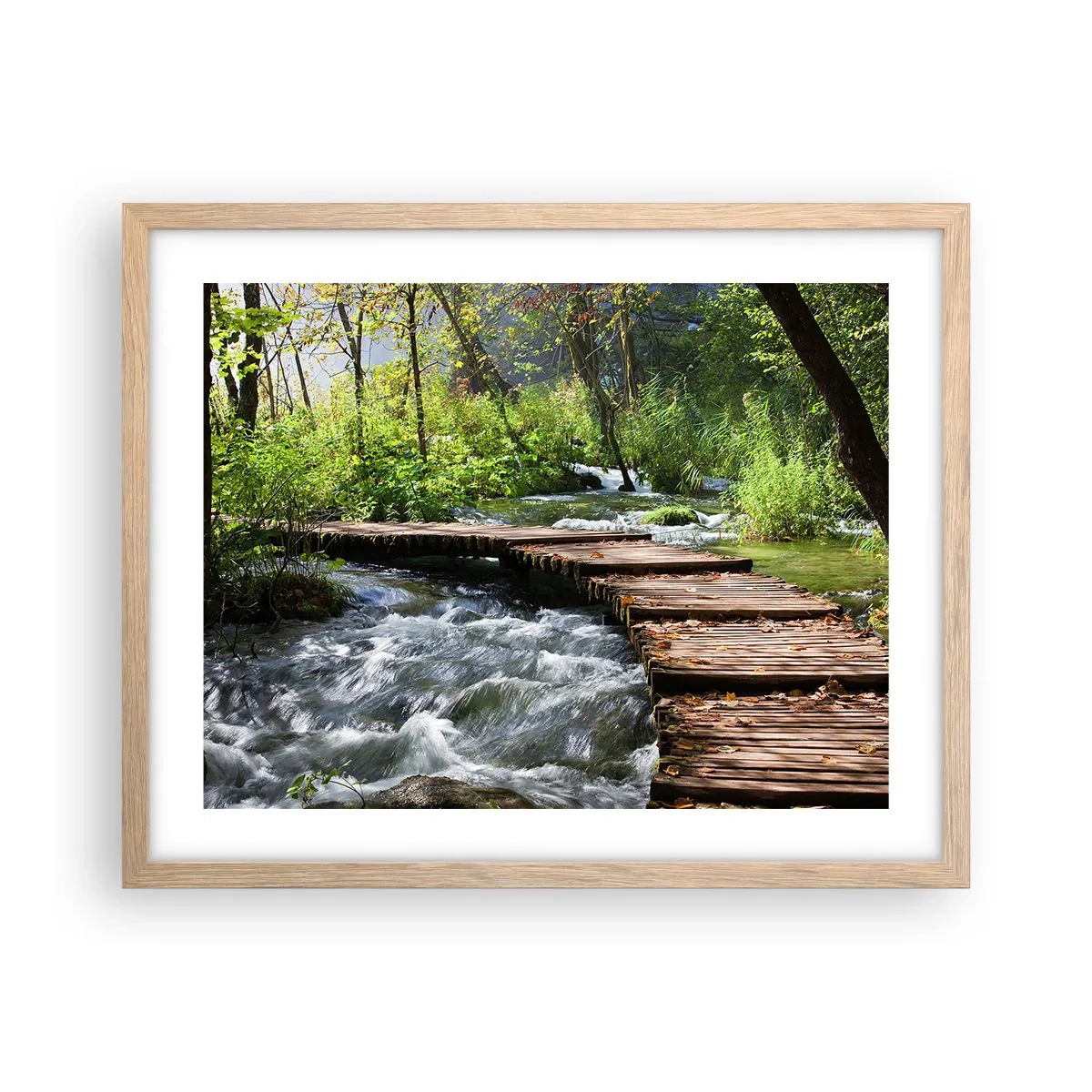 Poster in einem Rahmen aus heller Eiche - Über der schaumigen Kaskade - 50x40 cm