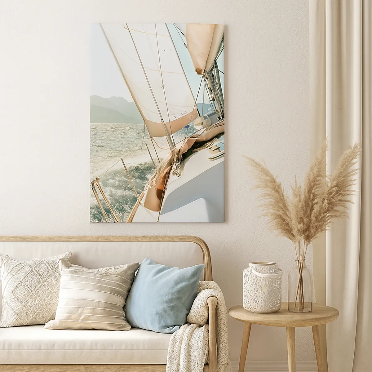 Bild auf Leinwand - Leinwandbild - Eine Yacht auf offener See mit Blick auf die Berge - 50x70cm - Unter vollen Segeln - Moderne Wanddekoration für Wohnzimmer und Schlafzimmer ARTTOR