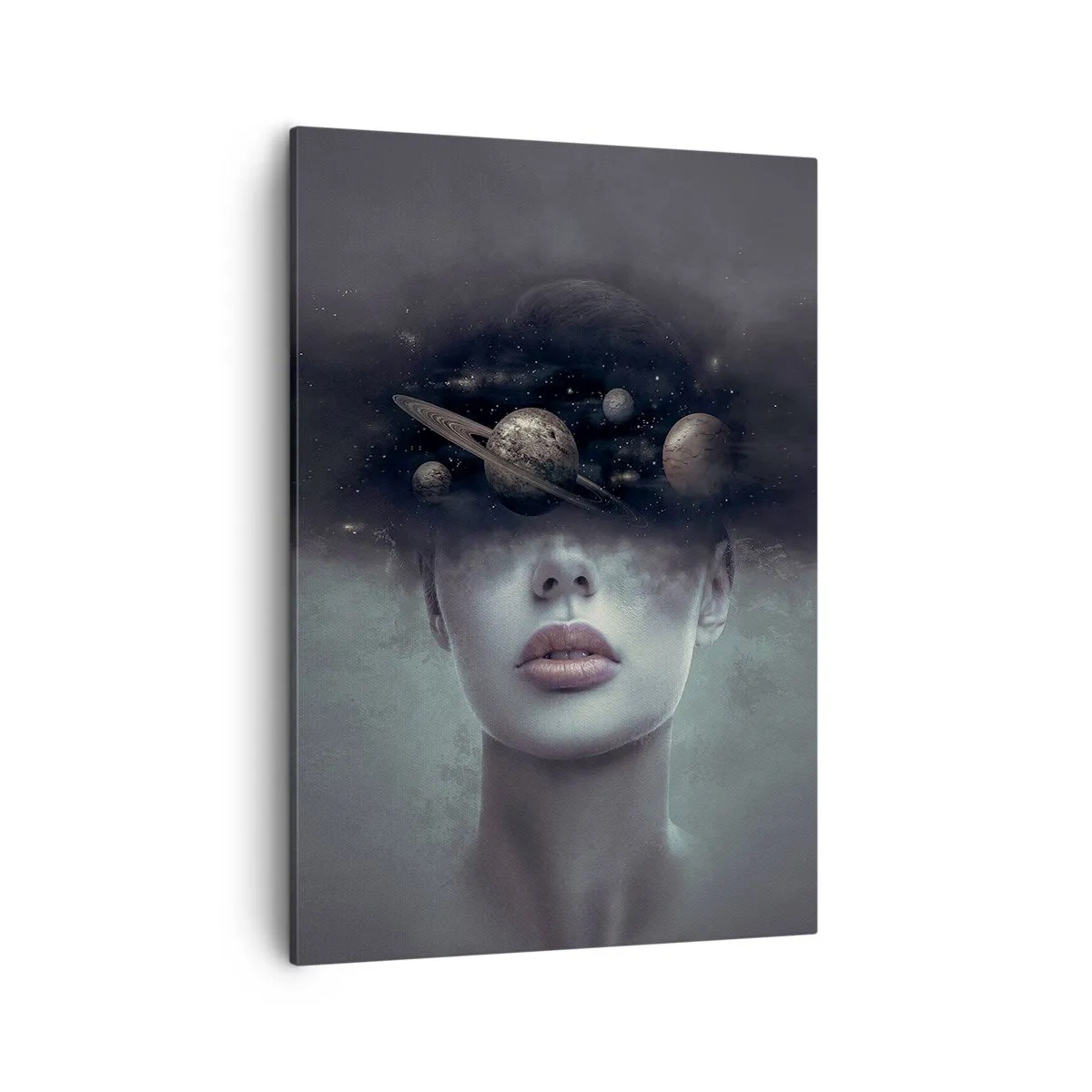 Bild auf Leinwand - Leinwandbild - Ein Frauengesicht mit einem Planeten- und Weltraummotiv im Hintergrund - 50x70cm - Und die Planeten spielen verrückt ... - Moderne Wanddekoration für Wohnzimmer und Schlafzimmer ARTTOR