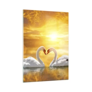 Glasbild - Bild auf glas - Zwei Schwäne auf dem Wasser bilden vor dem Hintergrund eines Sonnenuntergangs ein Herz - 50x70cm - Das Herz ist das schönste Wort der Welt... - Moderne Wanddekoration für Wohnzimmer und Schlafzimmer ARTTOR