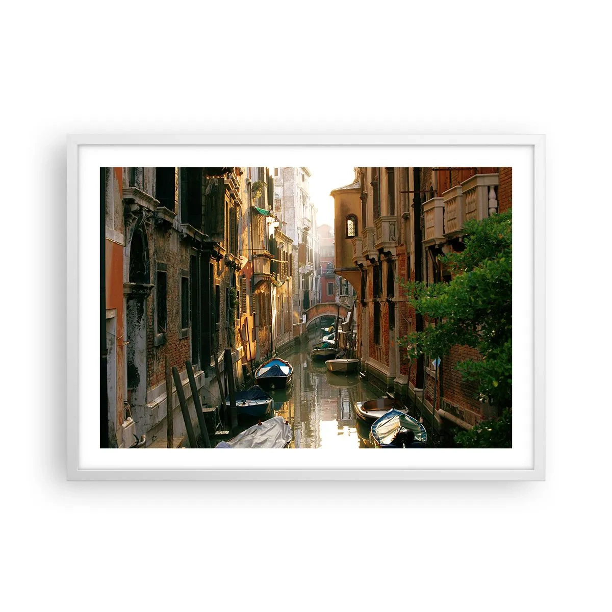 Poster in einem weißen Rahmen - In einer venezianischen Gasse - 70x50 cm