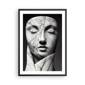 Poster in einem schwarzem Rahmen - Marmorskulptur Gesicht mit geschlossenen Augen auf schwarzem Hintergrund - 50x70cm - Marmorformen - Moderne Wanddekoration für Wohnzimmer und Schlafzimmer ARTTOR