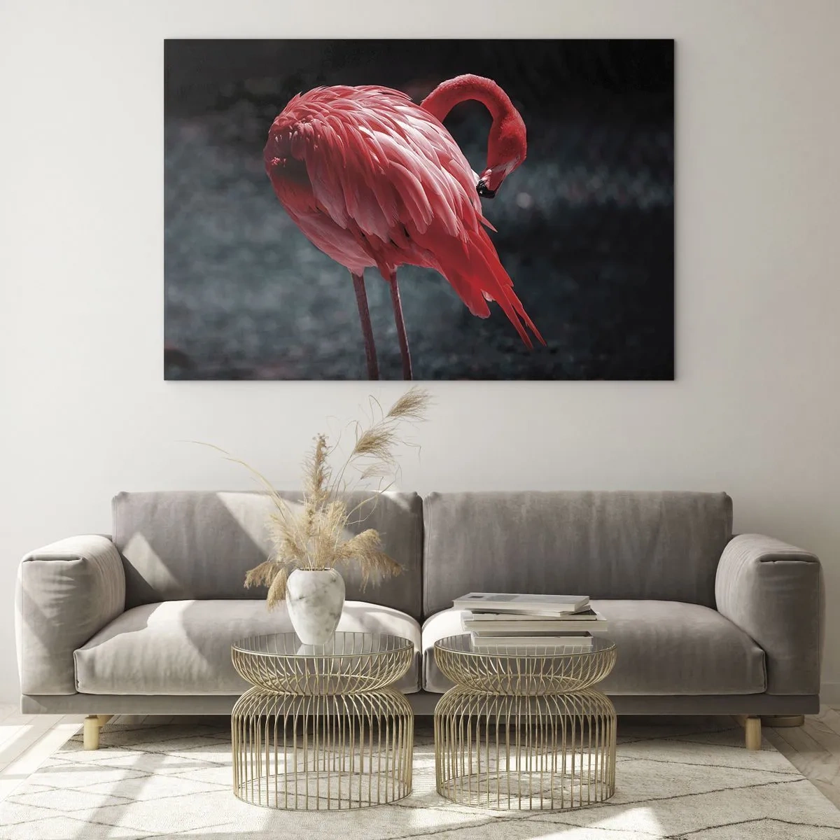 Glasbild - Bild auf glas - Ein Flamingo in intensiven Rottönen auf dunklem Hintergrund - 120x80cm - Ein purpurrotes Gedicht der Natur - Moderne Wanddekoration für Wohnzimmer und Schlafzimmer ARTTOR