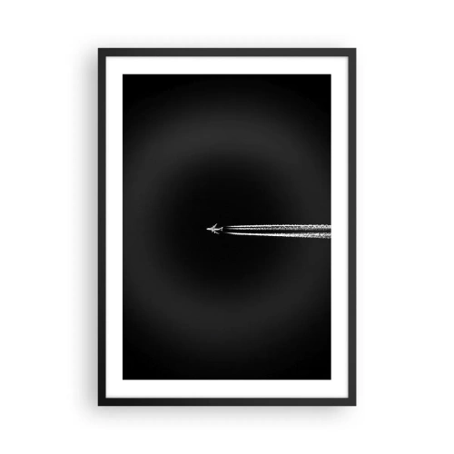 Poster in einem schwarzem Rahmen - Ein Flugzeug fliegt vor einem schwarzen Hintergrund und hinterlässt Kondensstreifen. - 50x70cm - In eine andere Dimension - Moderne Wanddekoration für Wohnzimmer und Schlafzimmer ARTTOR