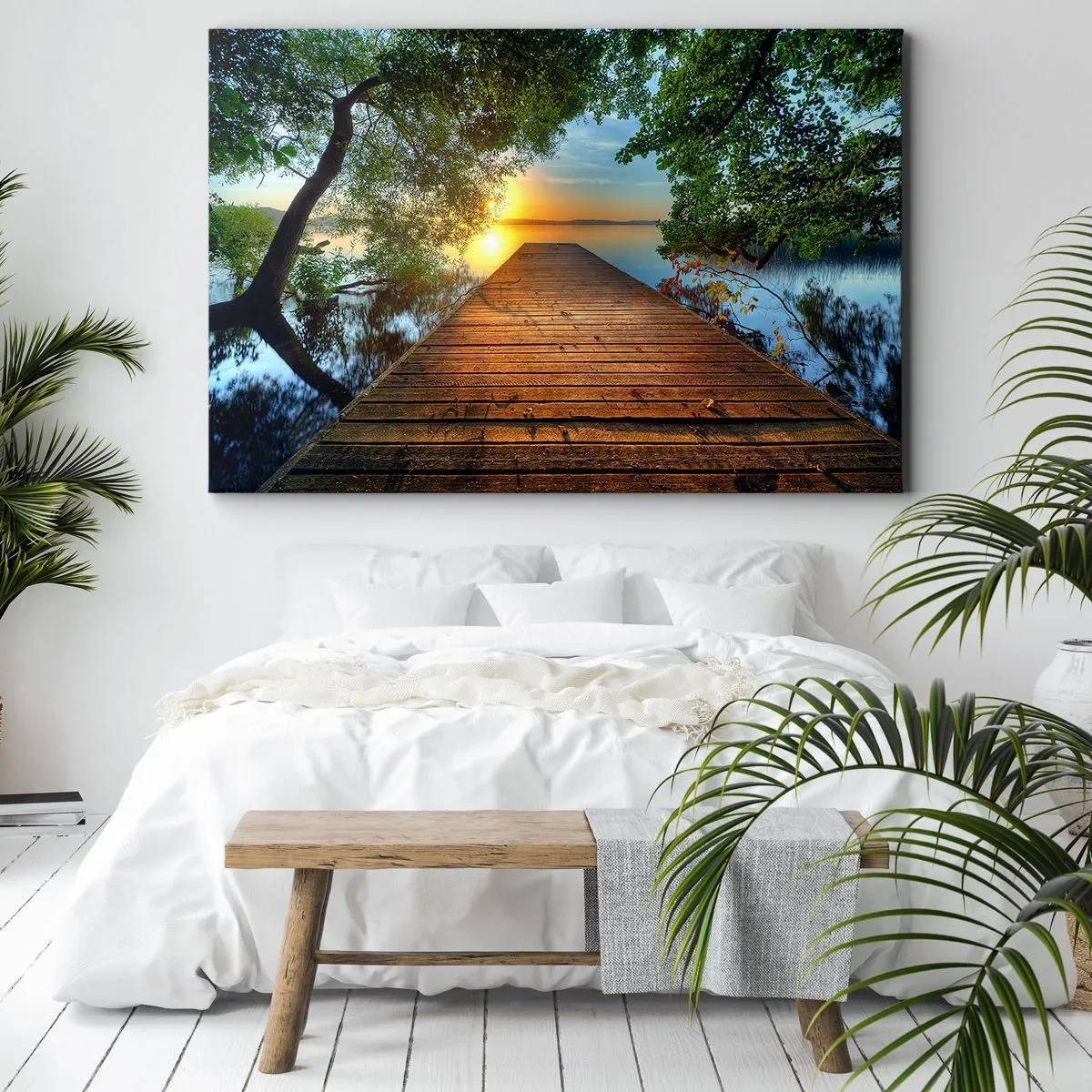 Bild auf Leinwand - Leinwandbild - Ein von Grün umgebener Holzsteg bei Sonnenuntergang - 70x50cm - Nimm dir Zeit, setz dich hin - Moderne Wanddekoration für Wohnzimmer und Schlafzimmer ARTTOR
